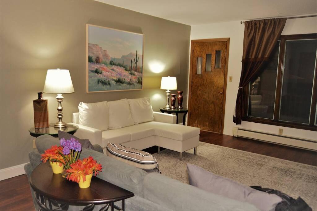 Arhaus 3 Appartement Grand Forks Buitenkant foto